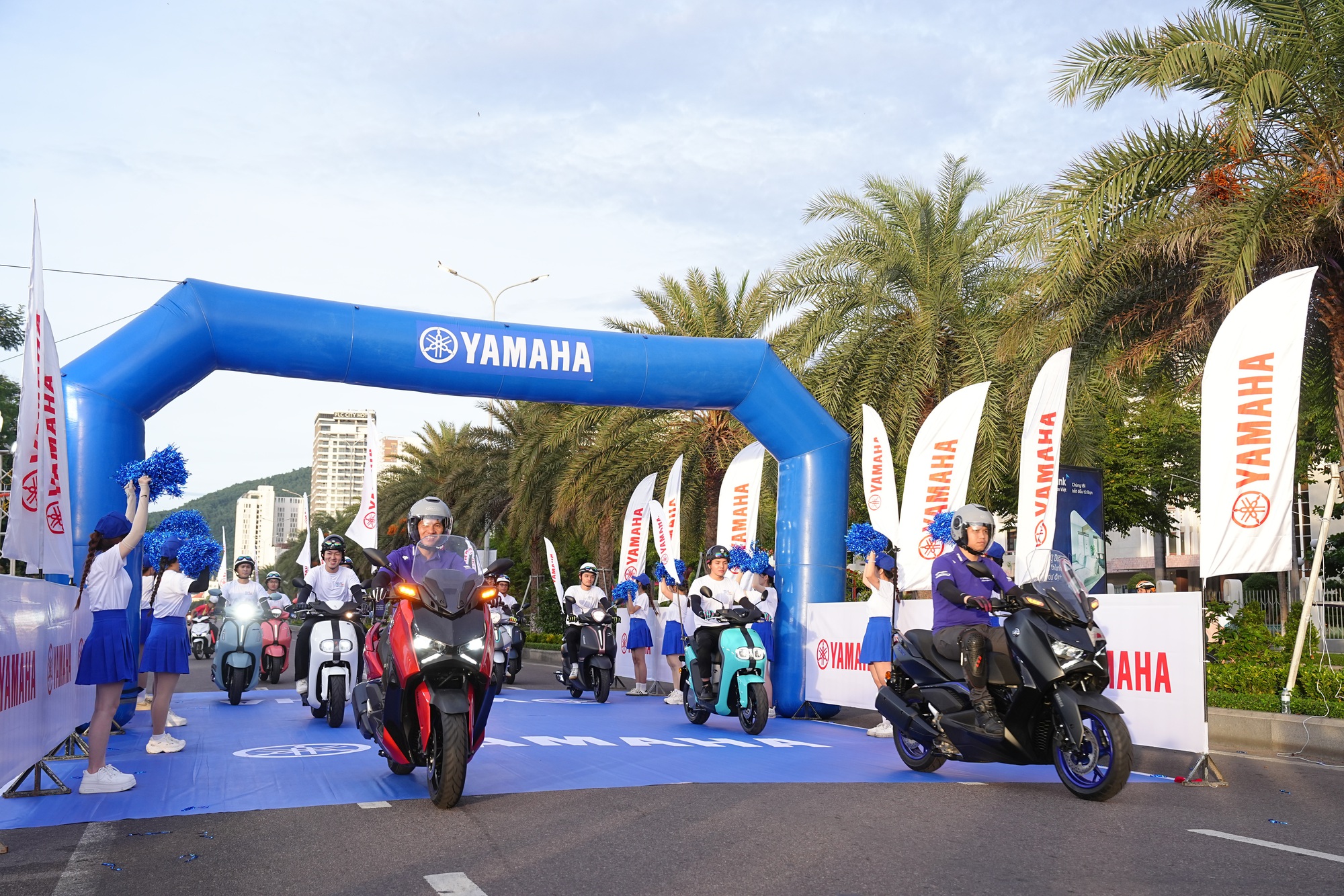 Khoảnh khắc đáng nhớ của các runner cùng Yamaha tại VnExpress Marathon Quy Nhơn 2025- Ảnh 3.