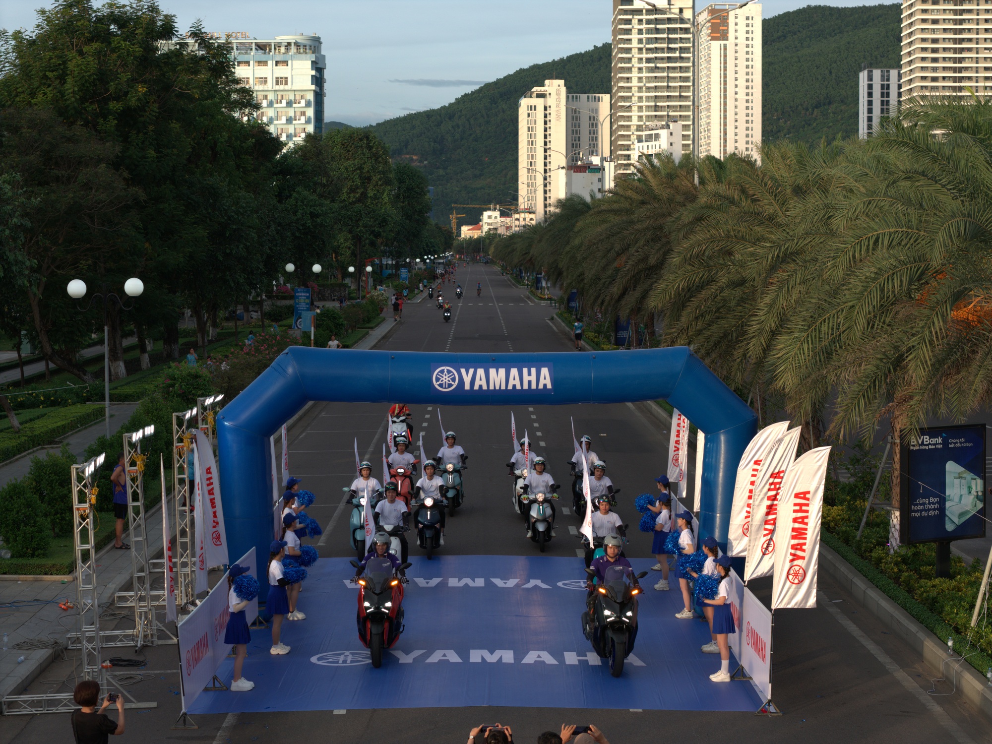 Khoảnh khắc đáng nhớ của các runner cùng Yamaha tại VnExpress Marathon Quy Nhơn 2025- Ảnh 4.