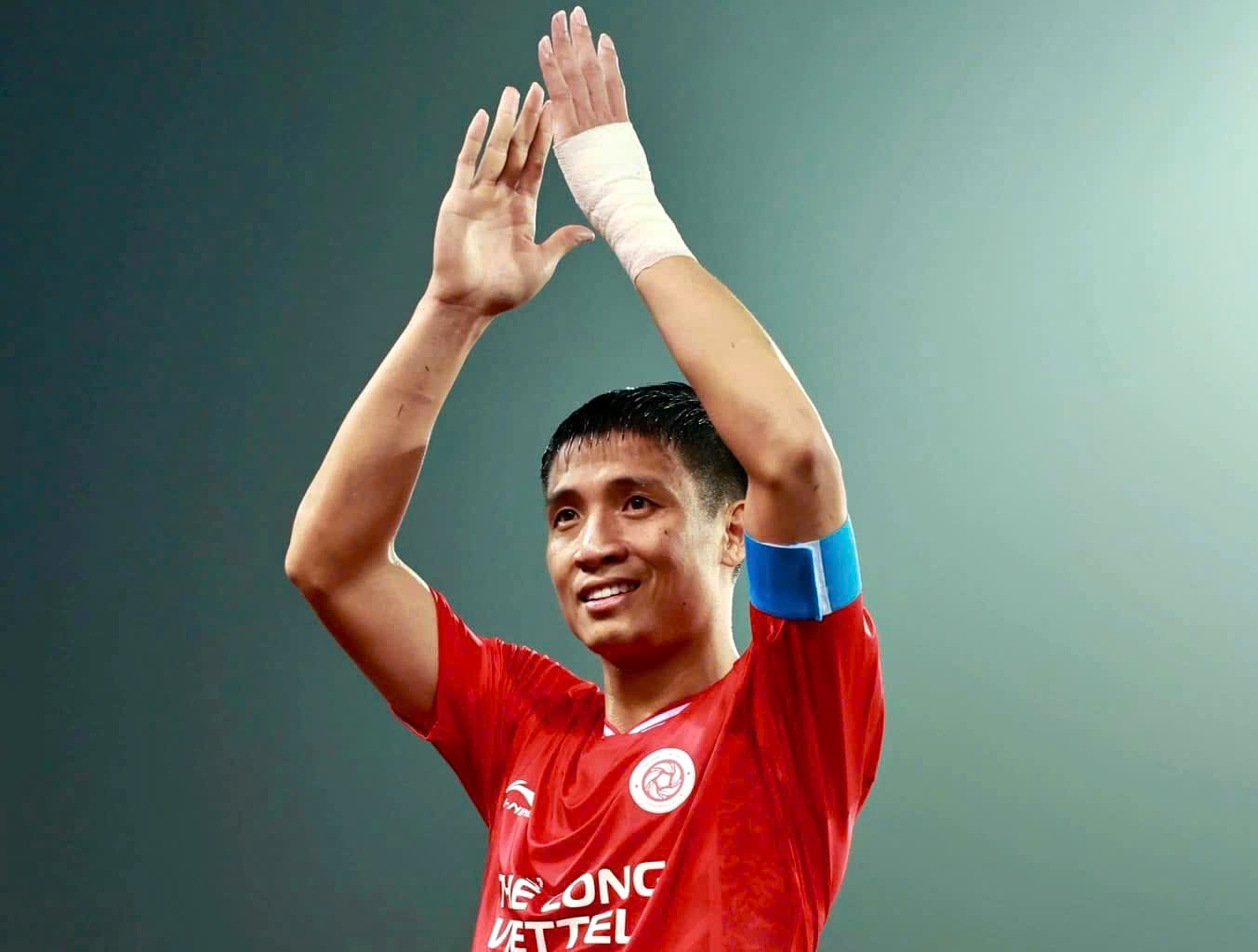 Bùi Tiến Dũng: Đội trưởng mẫu mực, đảng viên gương mẫu của CLB Thể Công - Viettel 2 Bùi Tiến Dũng Đội trưởng mẫu mực, đảng viên gương mẫu của CLB Thể Công - Viettel - Ảnh 2.