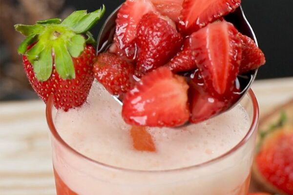 Nước dâu tây là nguồn cung cấp chất chống oxy hóa tuyệt vời.