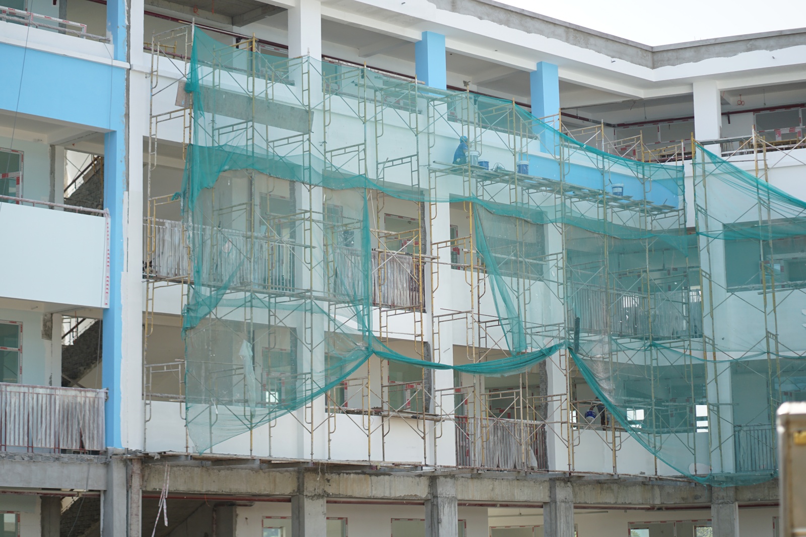 Ngắm ngôi trường tiểu học trên đất nghĩa trang lớn nhất TPHCM đã thành hình: Phụ huynh mong ngày con được đi học- Ảnh 8. Ngắm ngôi trường tiểu học trên đất nghĩa trang lớn nhất TPHCM đã thành hình: Phụ huynh mong ngày con được đi học- Ảnh 8.