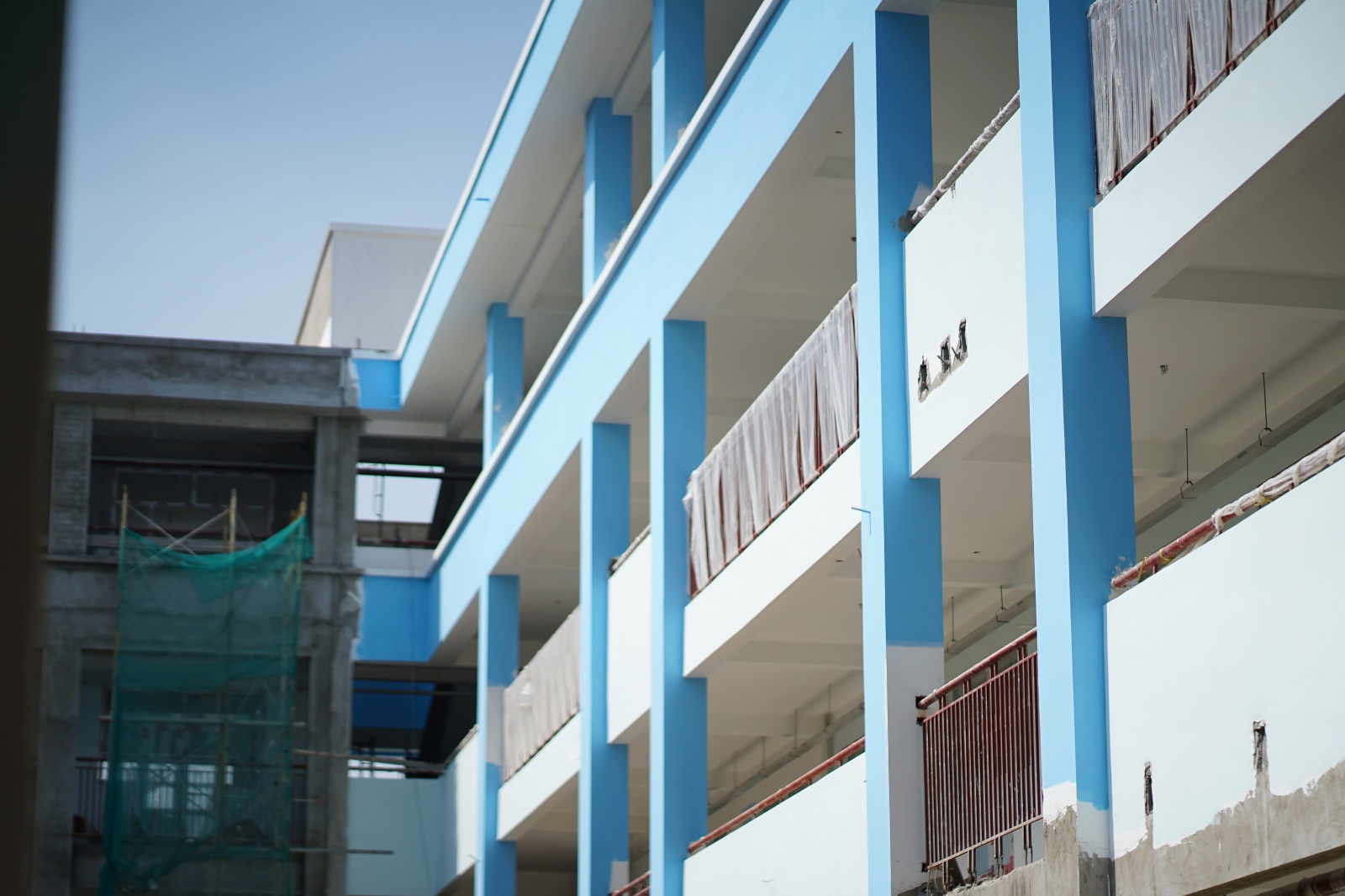 Ngắm ngôi trường tiểu học trên đất nghĩa trang lớn nhất TPHCM đã thành hình: Phụ huynh mong ngày con được đi học- Ảnh 9. Ngắm ngôi trường tiểu học trên đất nghĩa trang lớn nhất TPHCM đã thành hình: Phụ huynh mong ngày con được đi học- Ảnh 9.