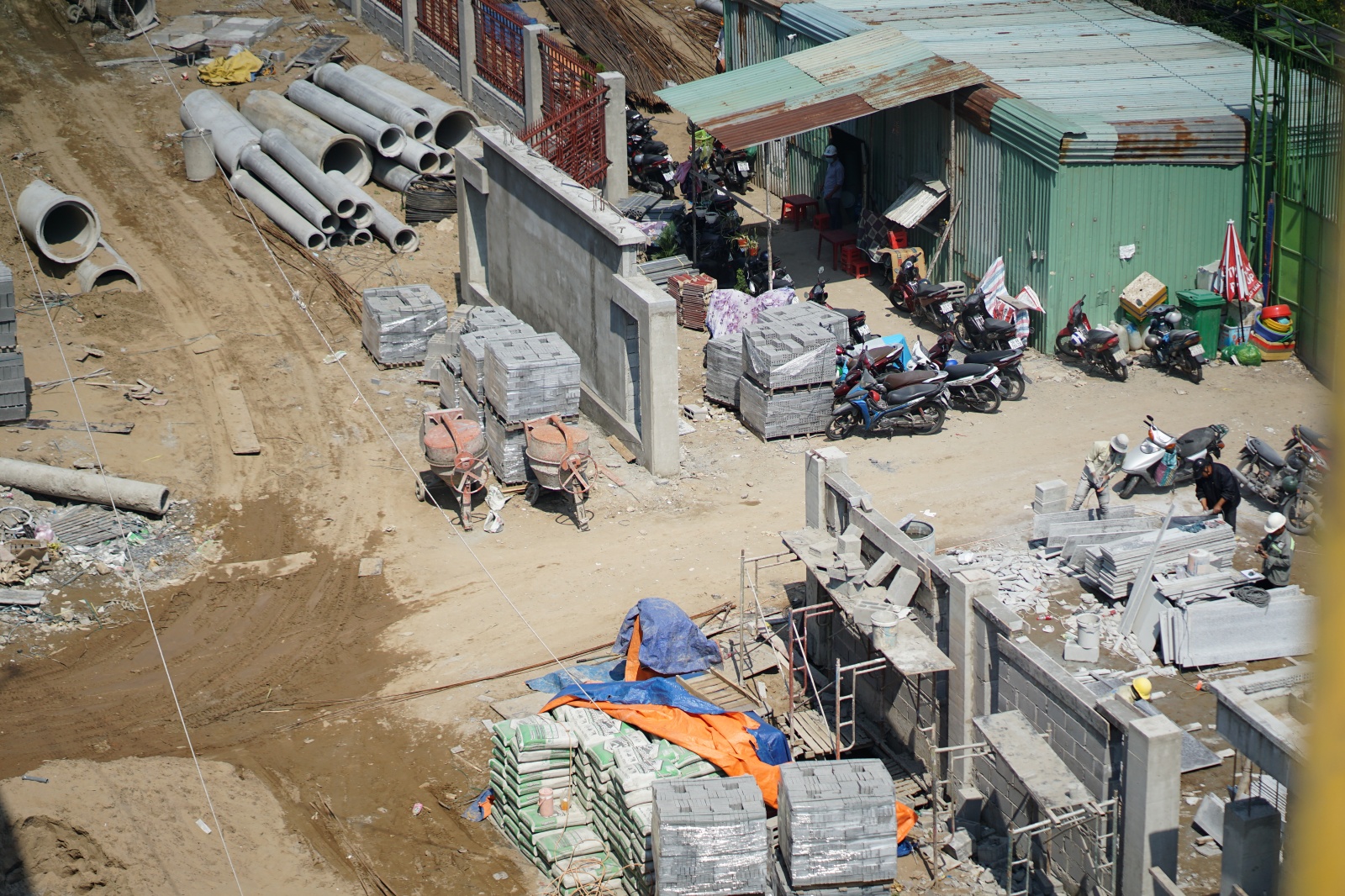 Ngắm ngôi trường tiểu học trên đất nghĩa trang lớn nhất TPHCM đã thành hình: Phụ huynh mong ngày con được đi học- Ảnh 11. Ngắm ngôi trường tiểu học trên đất nghĩa trang lớn nhất TPHCM đã thành hình: Phụ huynh mong ngày con được đi học- Ảnh 11.