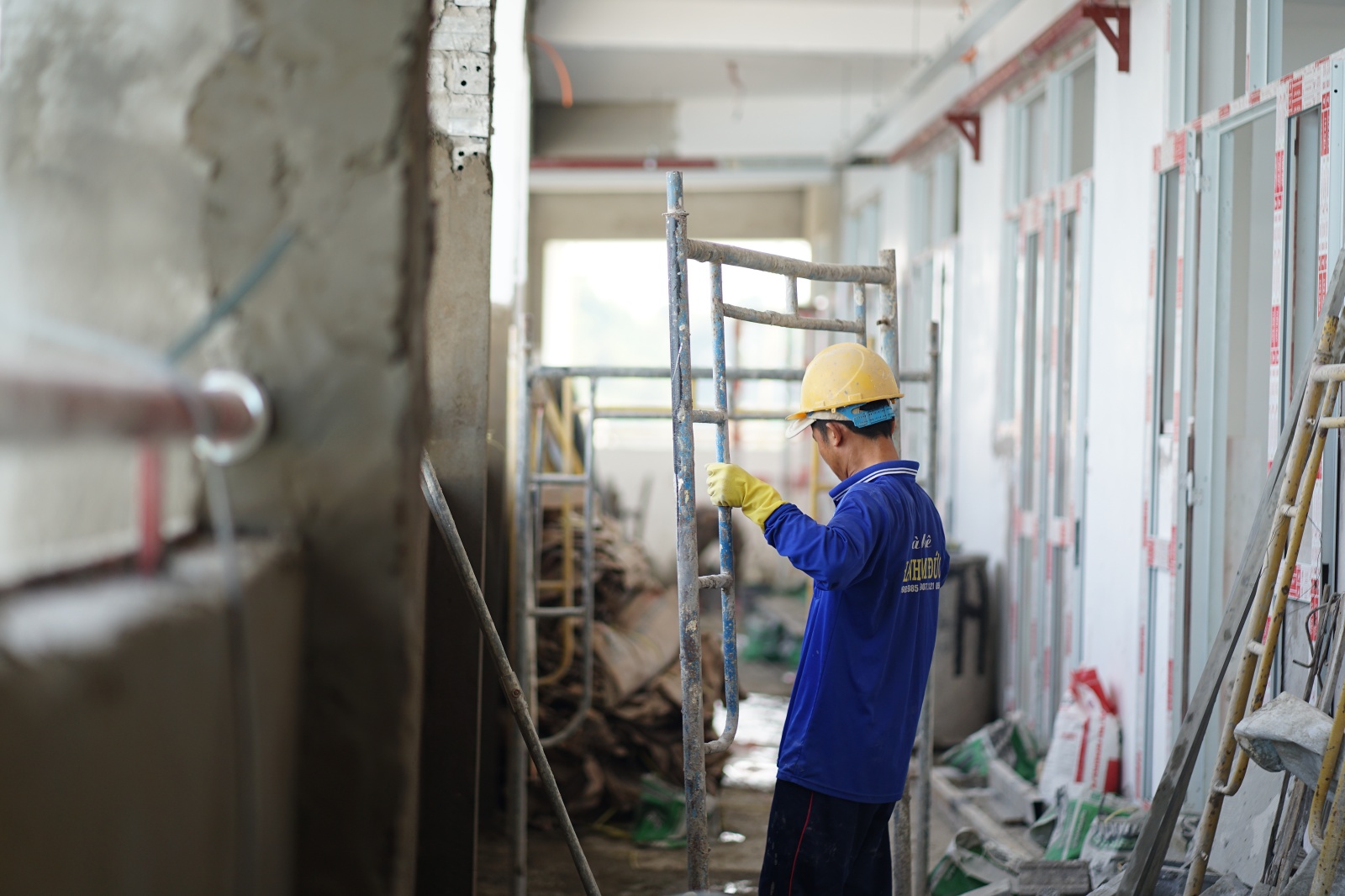 Ngắm ngôi trường tiểu học trên đất nghĩa trang lớn nhất TPHCM đã thành hình: Phụ huynh mong ngày con được đi học- Ảnh 14. Ngắm ngôi trường tiểu học trên đất nghĩa trang lớn nhất TPHCM đã thành hình: Phụ huynh mong ngày con được đi học- Ảnh 14.