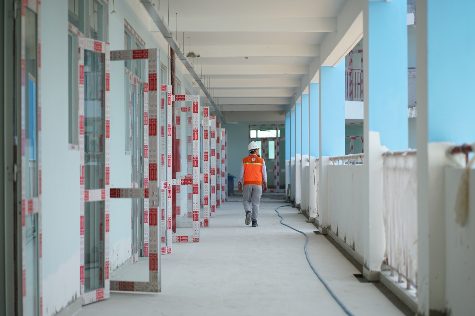 Ngắm ngôi trường tiểu học trên đất nghĩa trang lớn nhất TPHCM đã thành hình: Phụ huynh mong ngày con được đi học- Ảnh 18. Ngắm ngôi trường tiểu học trên đất nghĩa trang lớn nhất TPHCM đã thành hình: Phụ huynh mong ngày con được đi học- Ảnh 18.