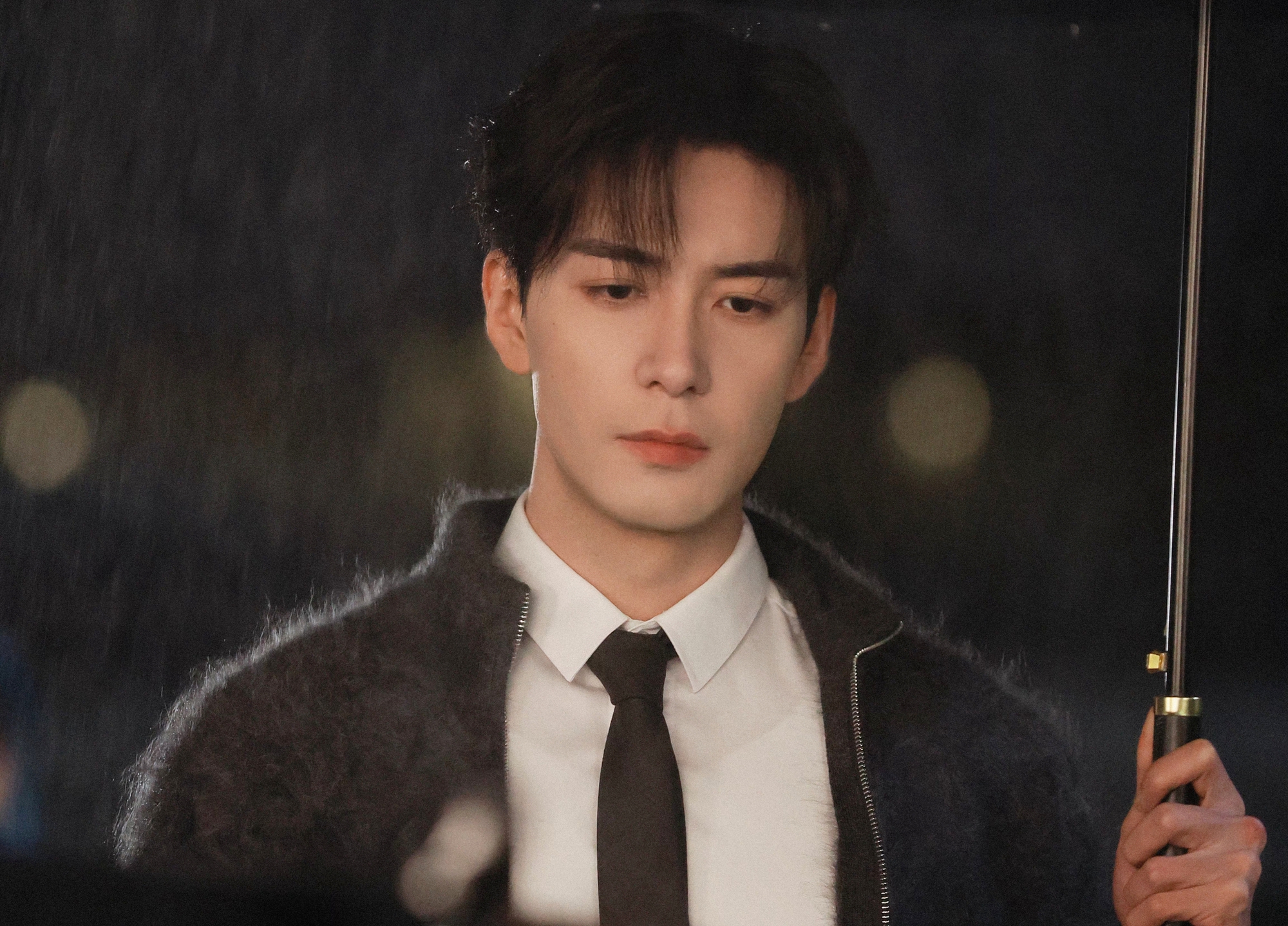 Trung Quốc hiện tại tìm đâu ra tổng tài đẹp hơn thế này: Người đâu mà sang dữ dội, đến ngón tay cũng là tuyệt tác- Ảnh 7. Trung Quốc hiện tại tìm đâu ra tổng tài đẹp hơn thế này: Người đâu mà sang dữ dội, đến ngón tay cũng là tuyệt tác- Ảnh 7.