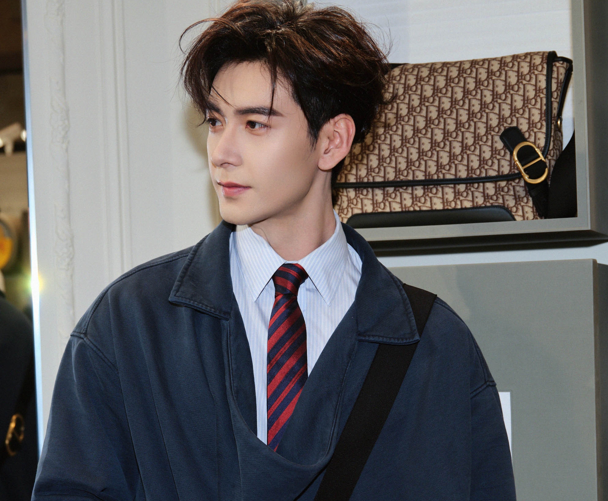 Trung Quốc hiện tại tìm đâu ra tổng tài đẹp hơn thế này: Người đâu mà sang dữ dội, đến ngón tay cũng là tuyệt tác- Ảnh 9. Trung Quốc hiện tại tìm đâu ra tổng tài đẹp hơn thế này: Người đâu mà sang dữ dội, đến ngón tay cũng là tuyệt tác- Ảnh 9.