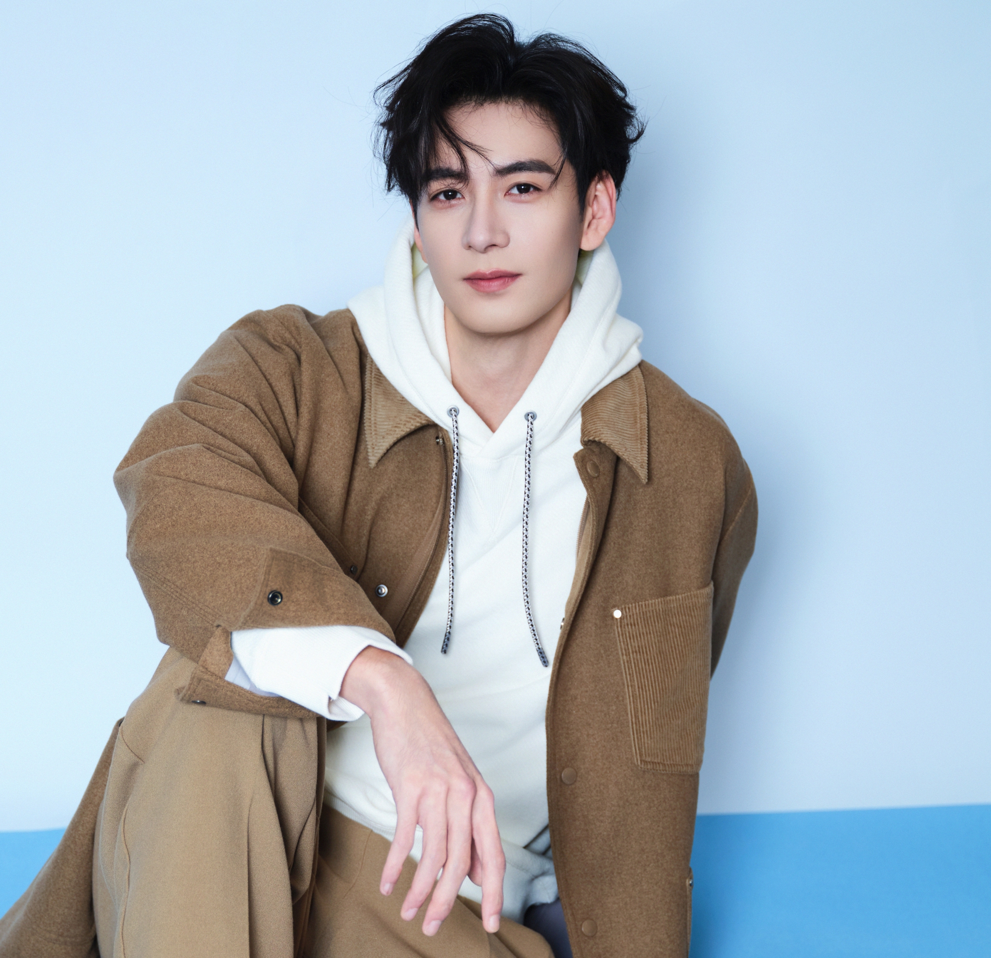 Trung Quốc hiện tại tìm đâu ra tổng tài đẹp hơn thế này: Người đâu mà sang dữ dội, đến ngón tay cũng là tuyệt tác- Ảnh 10. Trung Quốc hiện tại tìm đâu ra tổng tài đẹp hơn thế này: Người đâu mà sang dữ dội, đến ngón tay cũng là tuyệt tác- Ảnh 10.