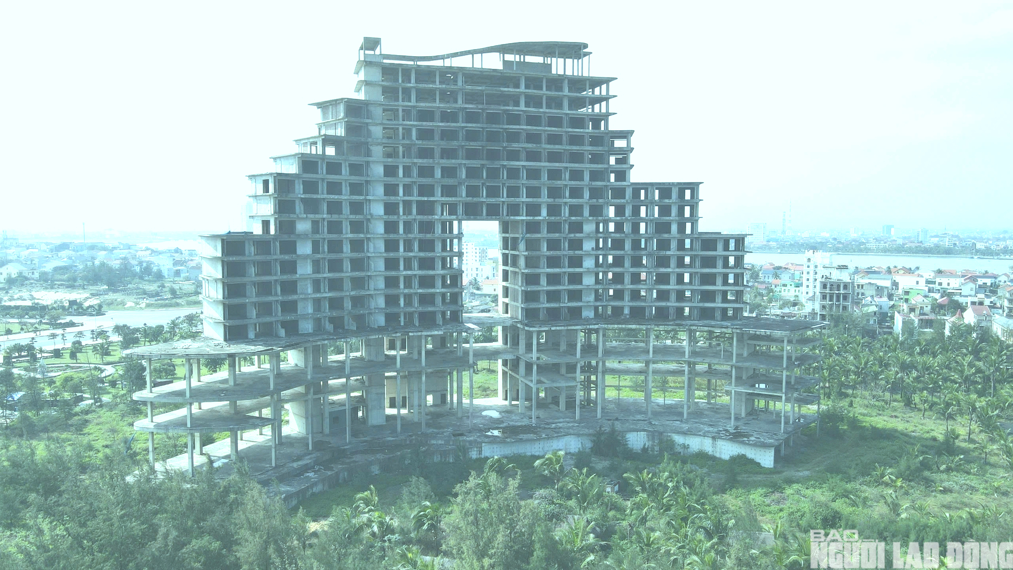 Hai khách sạn bỏ hoang tại Đồng Hới gây lo ngại về đầu tư Du lịch - Ảnh 2.