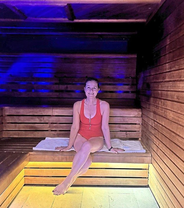 Alison xem 20 phút xông hơi như một cách 'tập thể dục cho mạch máu'.