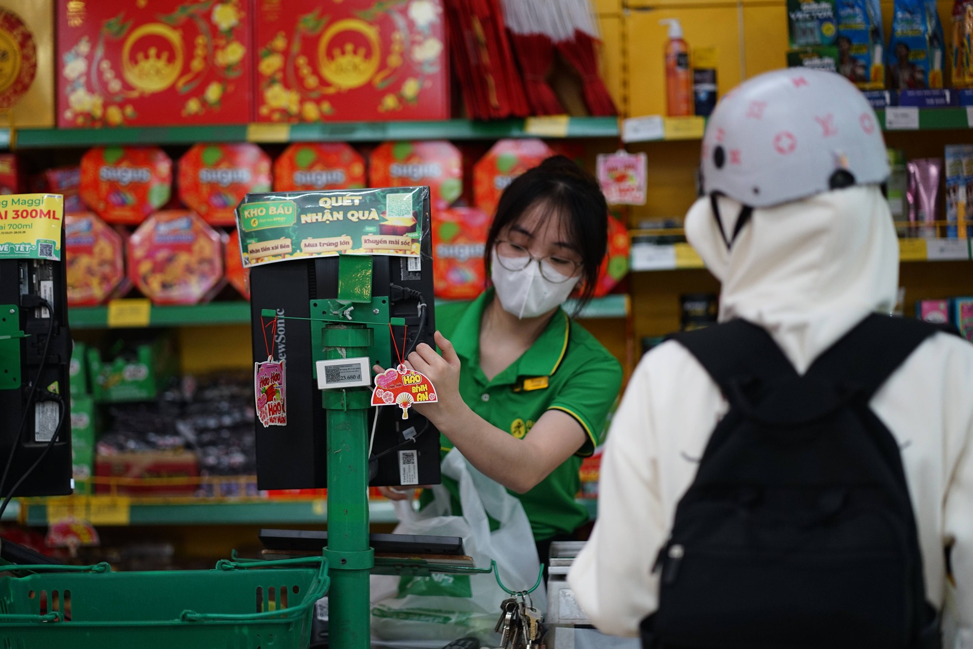 Ghi nhận tình hình thu hồi đồ hộp Hạ Long: Nhiều cửa hàng Bách Hóa Xanh và WinMart+ sẵn sàng hoàn tiền cho khách dù không còn hóa đơn- Ảnh 4.