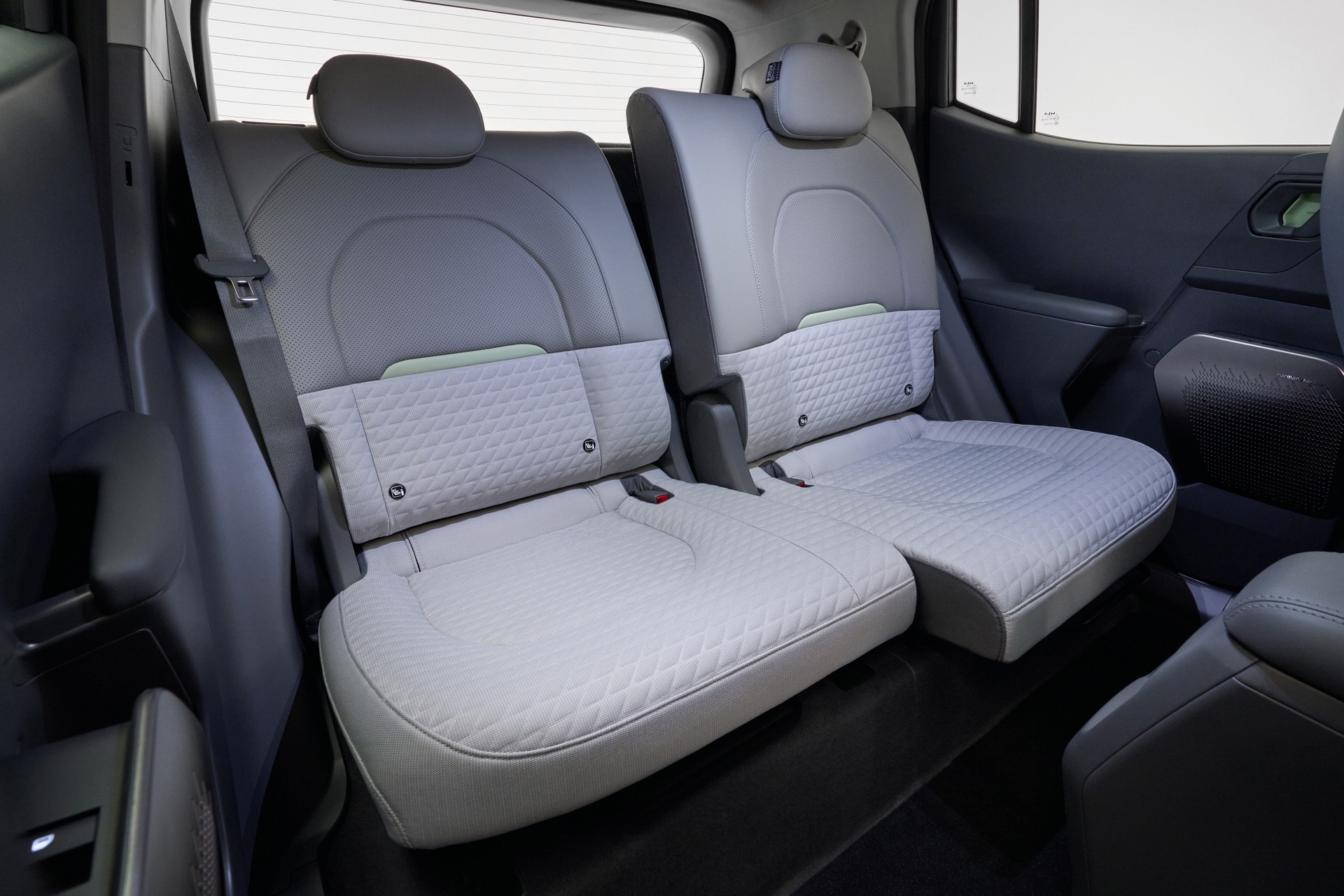 SUV điện rẻ nhất của Kia ra mắt, đi tối đa 450 km/lần sạc - 10