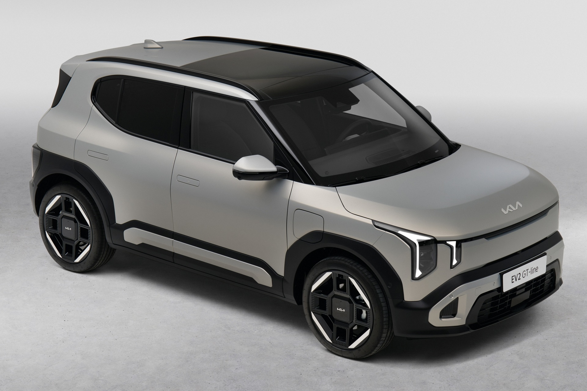 SUV điện rẻ nhất của Kia ra mắt, đi tối đa 450 km/lần sạc - 13