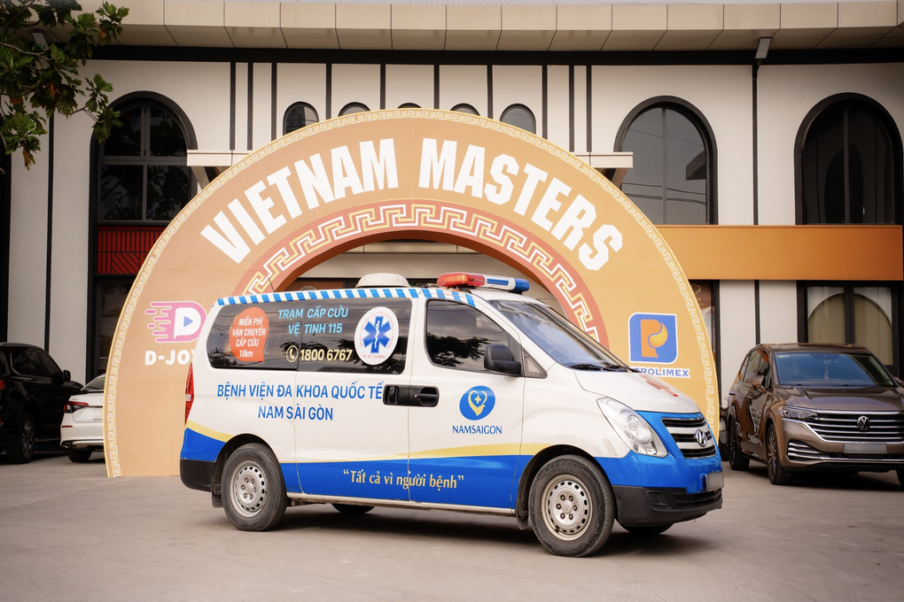 Những chiếc áo blouse trắng đặc biệt tại các giải đấu, sân chơi ở TPHCM - 3