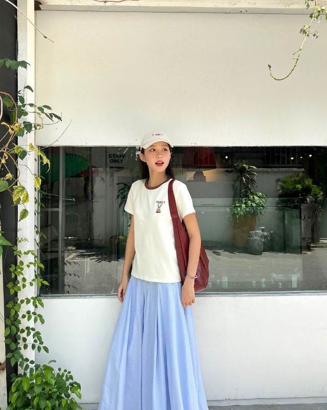 Duyên dáng nổi bật khi kết hợp áo thun và túi xách thời trang - Ảnh 7.