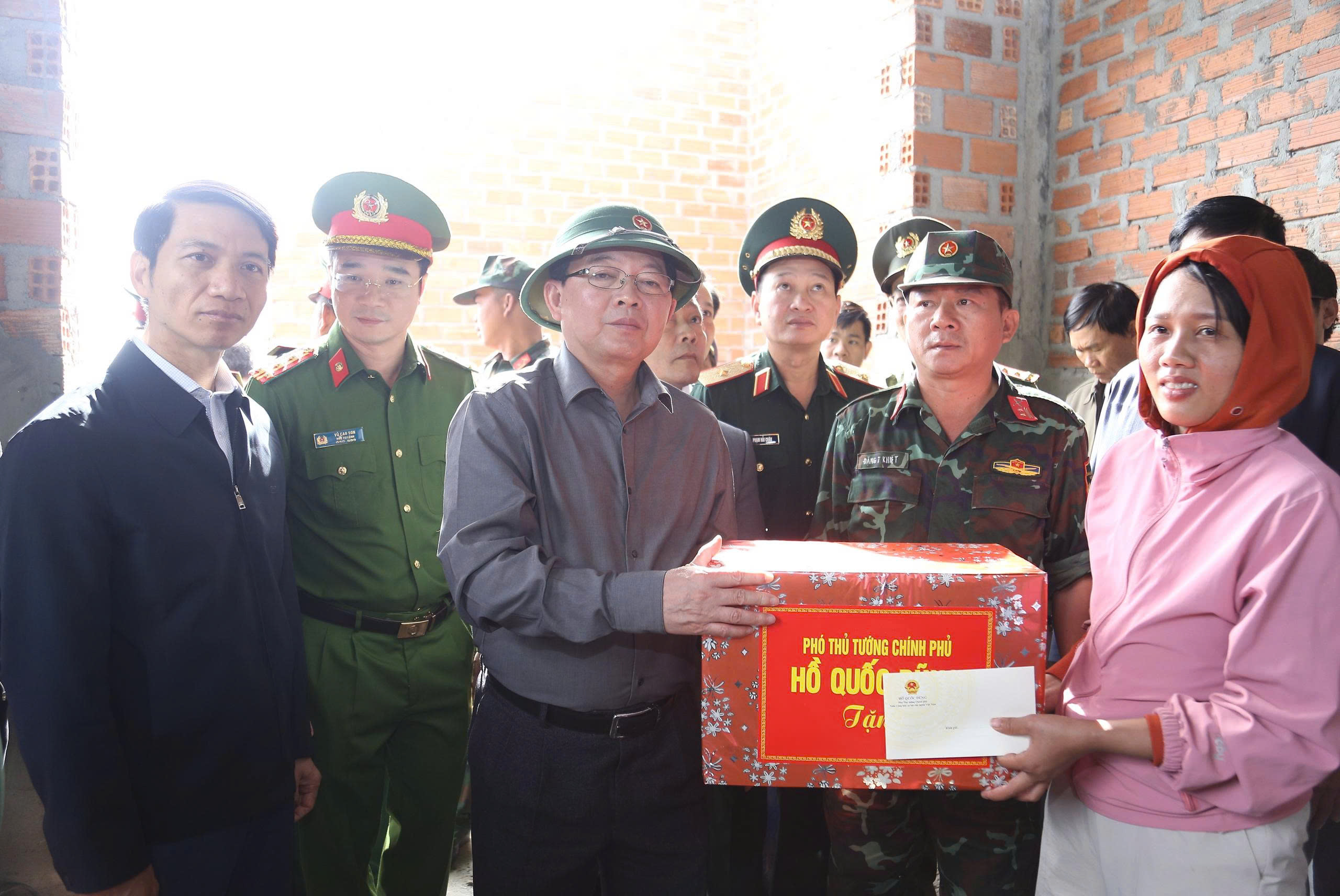 Quyết tâm hoàn thành ‘Chiến dịch Quang Trung’ trước ngày 15.1 5 Phó thủ tướng Hồ Quốc Dũng: Quyết tâm hoàn thành ‘Chiến dịch Quang Trung’ trước ngày 15.1 - Ảnh 5.