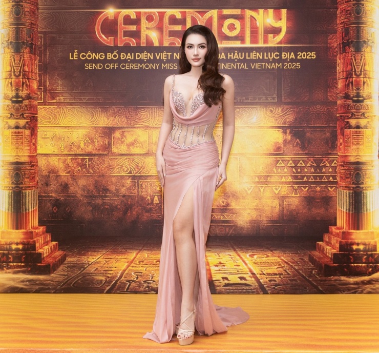 Quế Anh, Lê Hoàng Phương đọ dáng trên thảm đỏ - 10