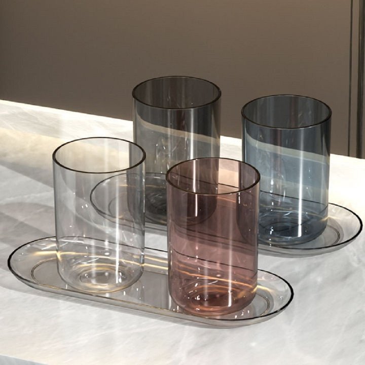 Bạn nên thận trọng với những chiếc cốc dùng để đánh răng trong phòng tắm khách sạn.