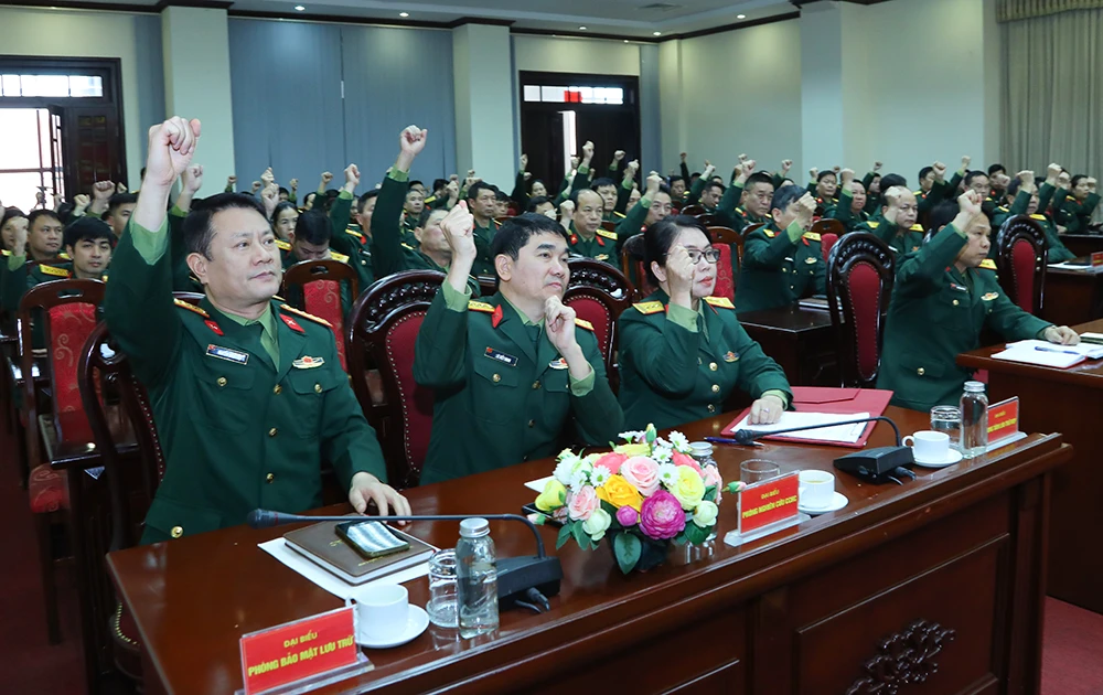 100% cử tri nơi công tác đã biểu quyết nhất trí giới thiệu Thượng tướng Lê Đức Thái tham gia ứng cử đại biểu Quốc hội khóa XVI. Ảnh: MOD thuong-tuong-le-duc-thai-duoc-gioi-thieu-ung-cu-dai-bieu-quoc-hoi-khoa-xvi-1.jpg