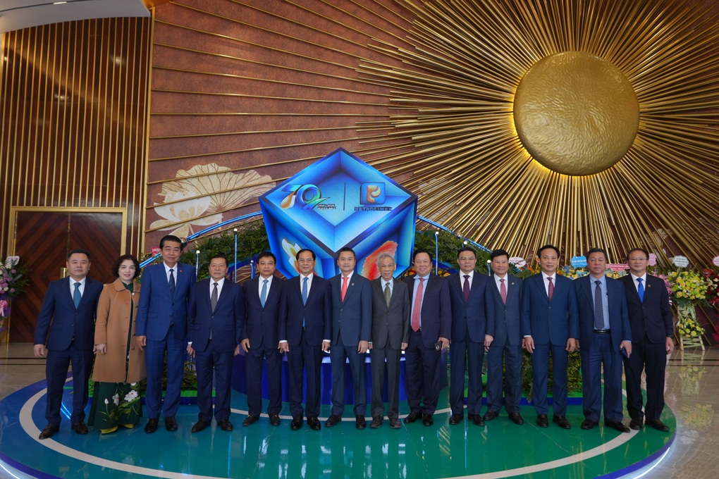 Tập đoàn Xăng dầu Việt Nam lần thứ ba nhận Huân chương Lao động hạng Nhất - 5