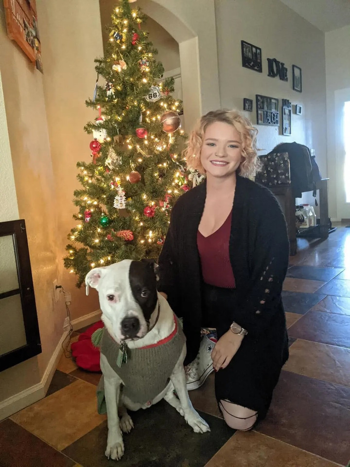 Chán ngấy hẹn hò online, nhiều phụ nữ 'thà dắt chó đi dạo còn hơn yêu đương'- Ảnh 2.