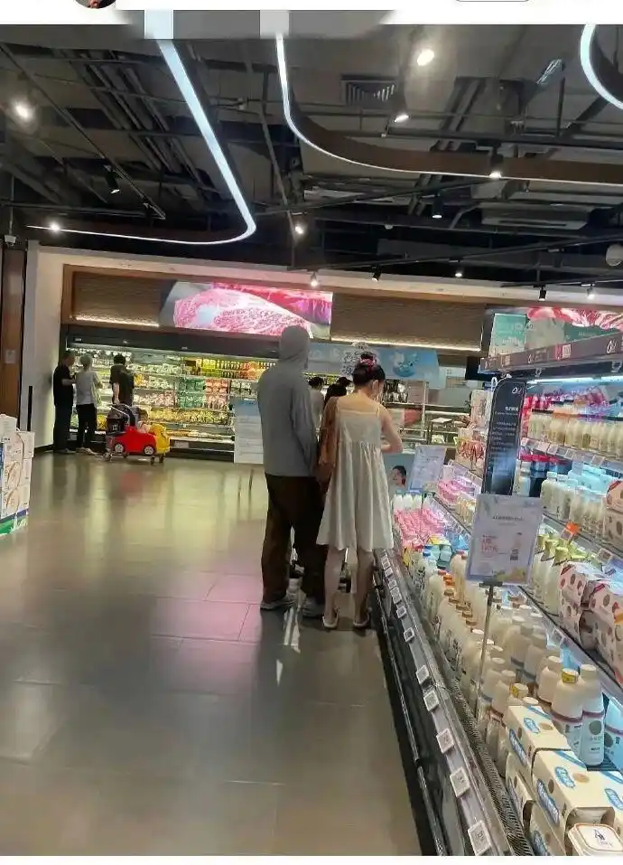 Coi mà tức sôi máu: Trên đời hết đàn ông hay sao mà Chị Đẹp này quay lại với tra nam từng chối bỏ mình- Ảnh 2. Coi mà tức sôi máu: Trên đời hết đàn ông hay sao mà Chị Đẹp này quay lại với tra nam từng chối bỏ mình- Ảnh 2.