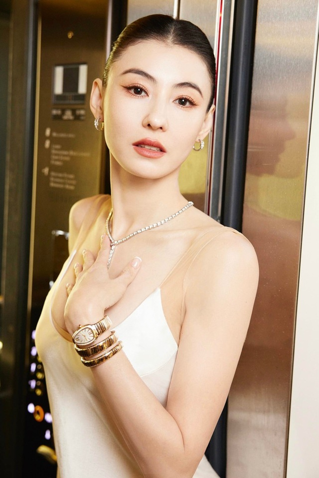 Nhan sắc gây sốt của “quốc sắc thiên hương” Trương Bá Chi ở tuổi U50 - 4