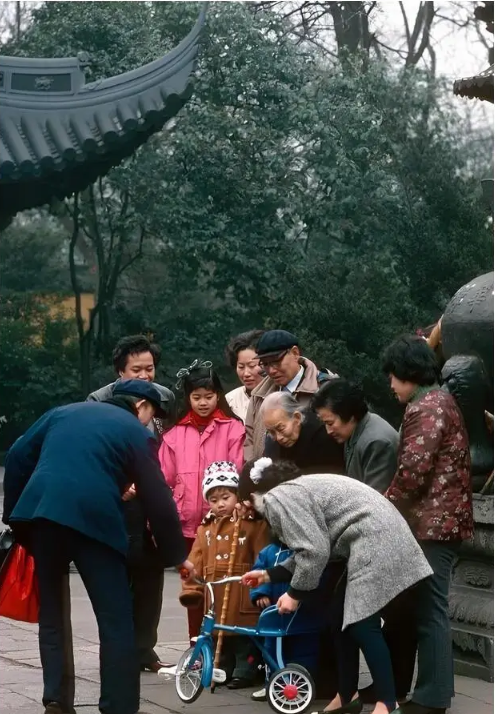 Ảnh cũ Thượng Hải thập niên 1980: Phương tiện này thống trị đường phố, có nơi 40 năm chưa hề khác- Ảnh 5.