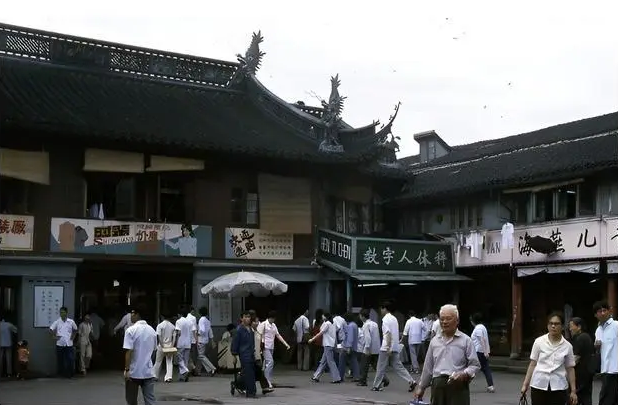 Ảnh cũ Thượng Hải thập niên 1980: Phương tiện này thống trị đường phố, có nơi 40 năm chưa hề khác- Ảnh 8.