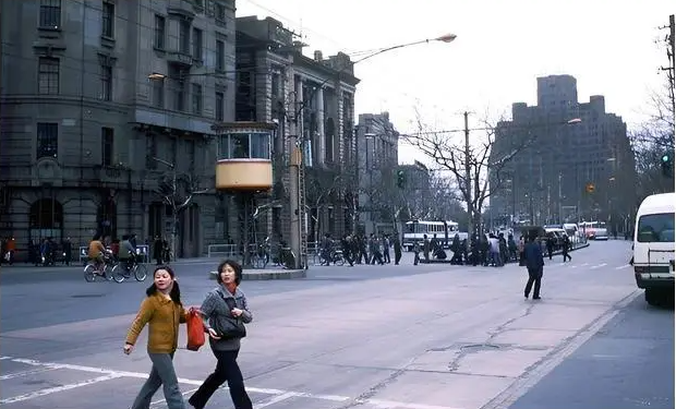 Ảnh cũ Thượng Hải thập niên 1980: Phương tiện này thống trị đường phố, có nơi 40 năm chưa hề khác- Ảnh 15.