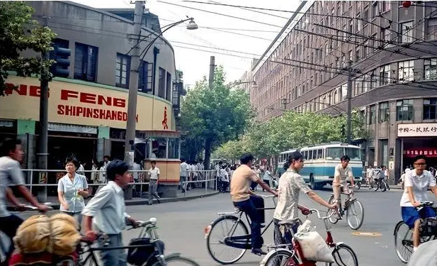 Ảnh cũ Thượng Hải thập niên 1980: Phương tiện này thống trị đường phố, có nơi 40 năm chưa hề khác- Ảnh 17.