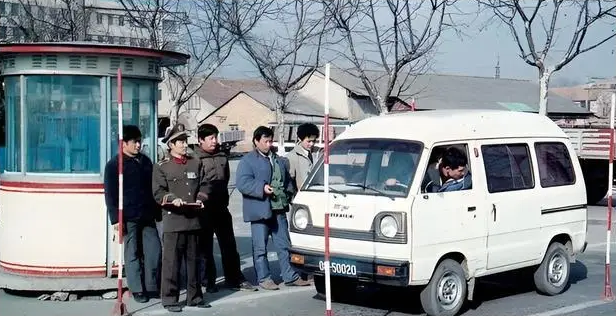 Ảnh cũ Thượng Hải thập niên 1980: Phương tiện này thống trị đường phố, có nơi 40 năm chưa hề khác- Ảnh 21.