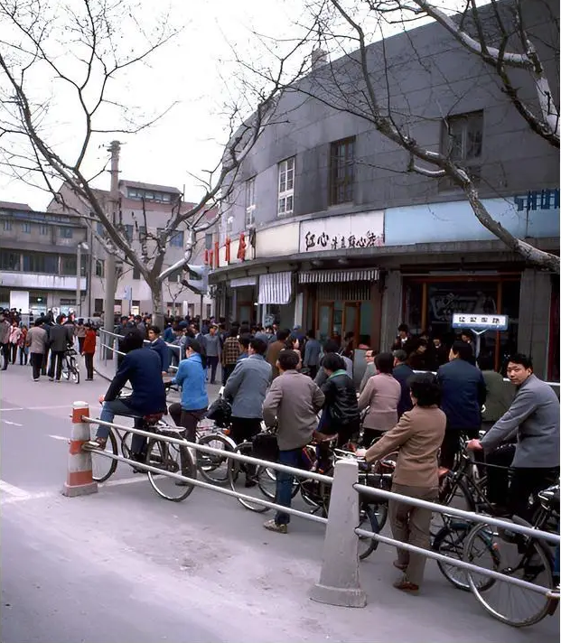 Ảnh cũ Thượng Hải thập niên 1980: Phương tiện này thống trị đường phố, có nơi 40 năm chưa hề khác- Ảnh 22.