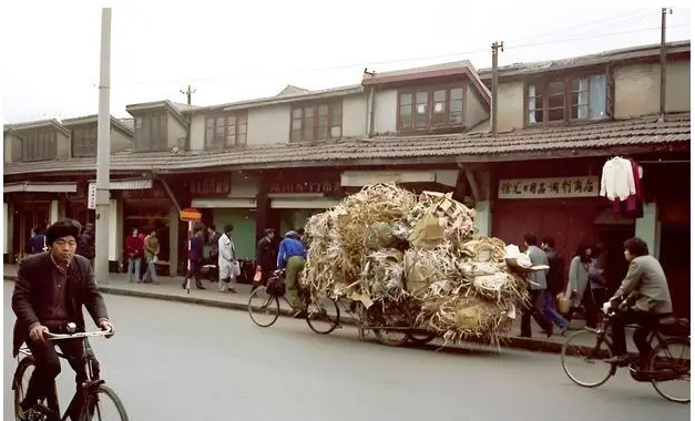 Ảnh cũ Thượng Hải thập niên 1980: Phương tiện này thống trị đường phố, có nơi 40 năm chưa hề khác- Ảnh 23.