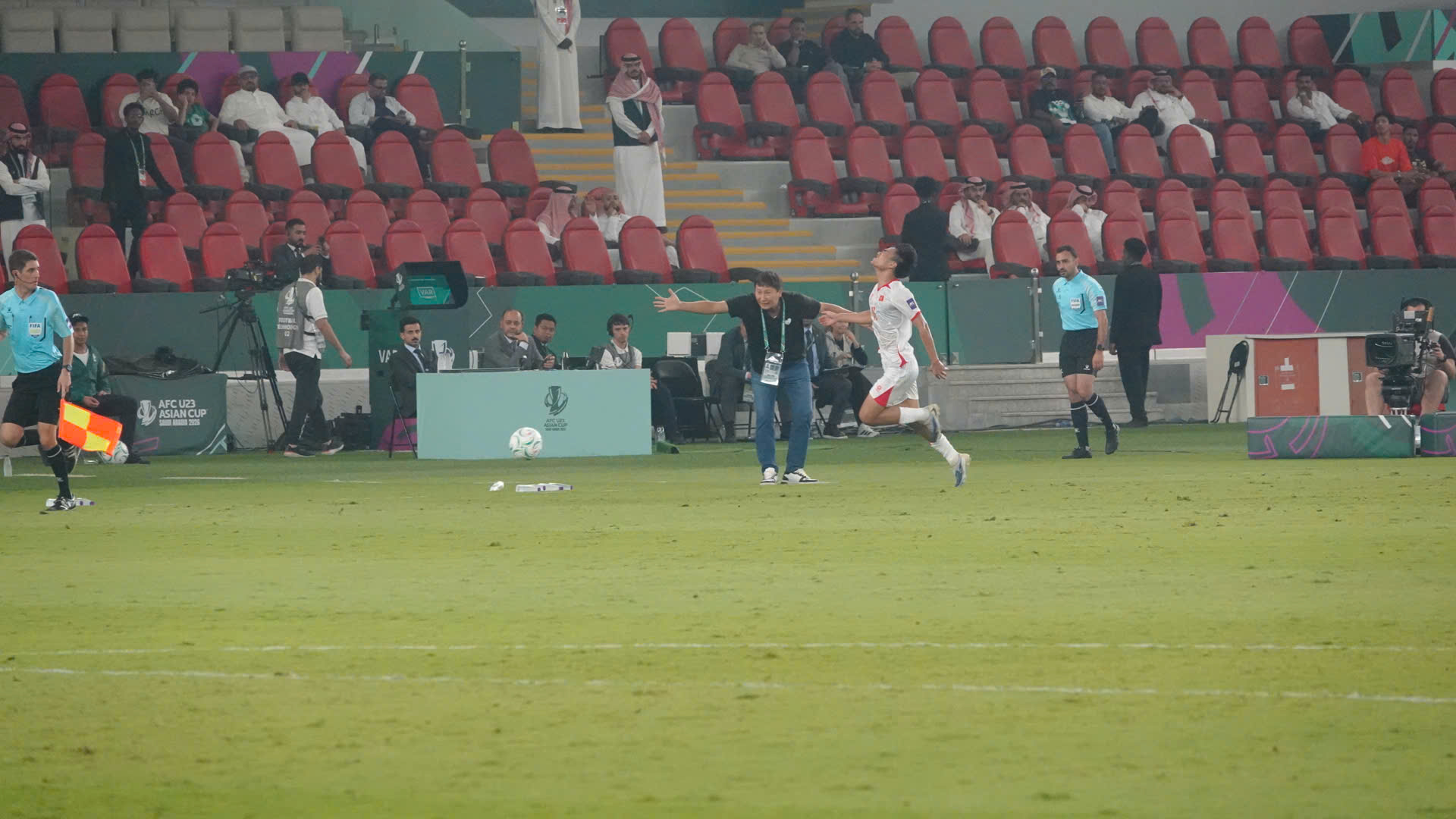 'Điềm lành' chiến thắng của U.23 Việt Nam: Nụ cười Đình Bắc - Ảnh 8.