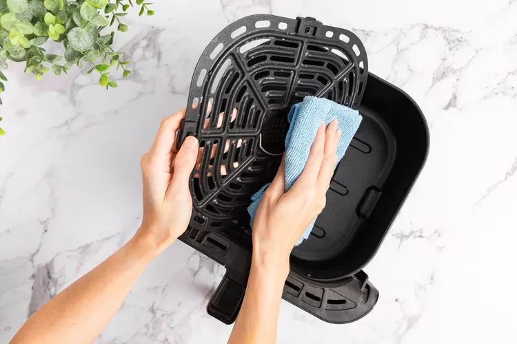 Bất cứ ai dùng nồi chiên không dầu nên biết: Đây là cách vệ sinh nồi dễ nhất!- Ảnh 6.