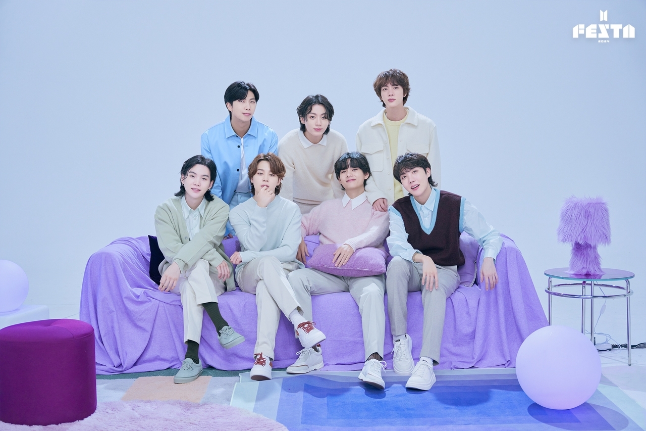 Nam thần Kpop dự Quả Cầu Vàng với Lisa lại 