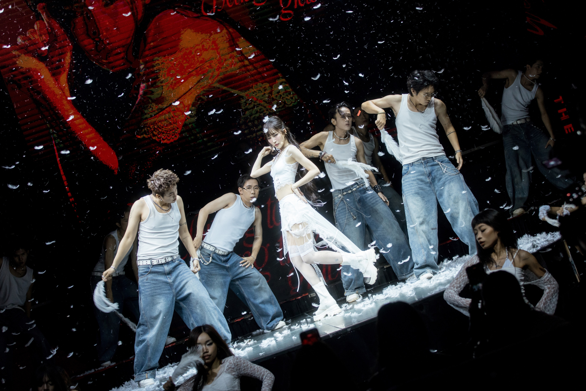 Mỹ nhân Vbiz dốc hết tiền của làm album, đắt show đến mấy cũng cháy túi vì lý do này- Ảnh 2.