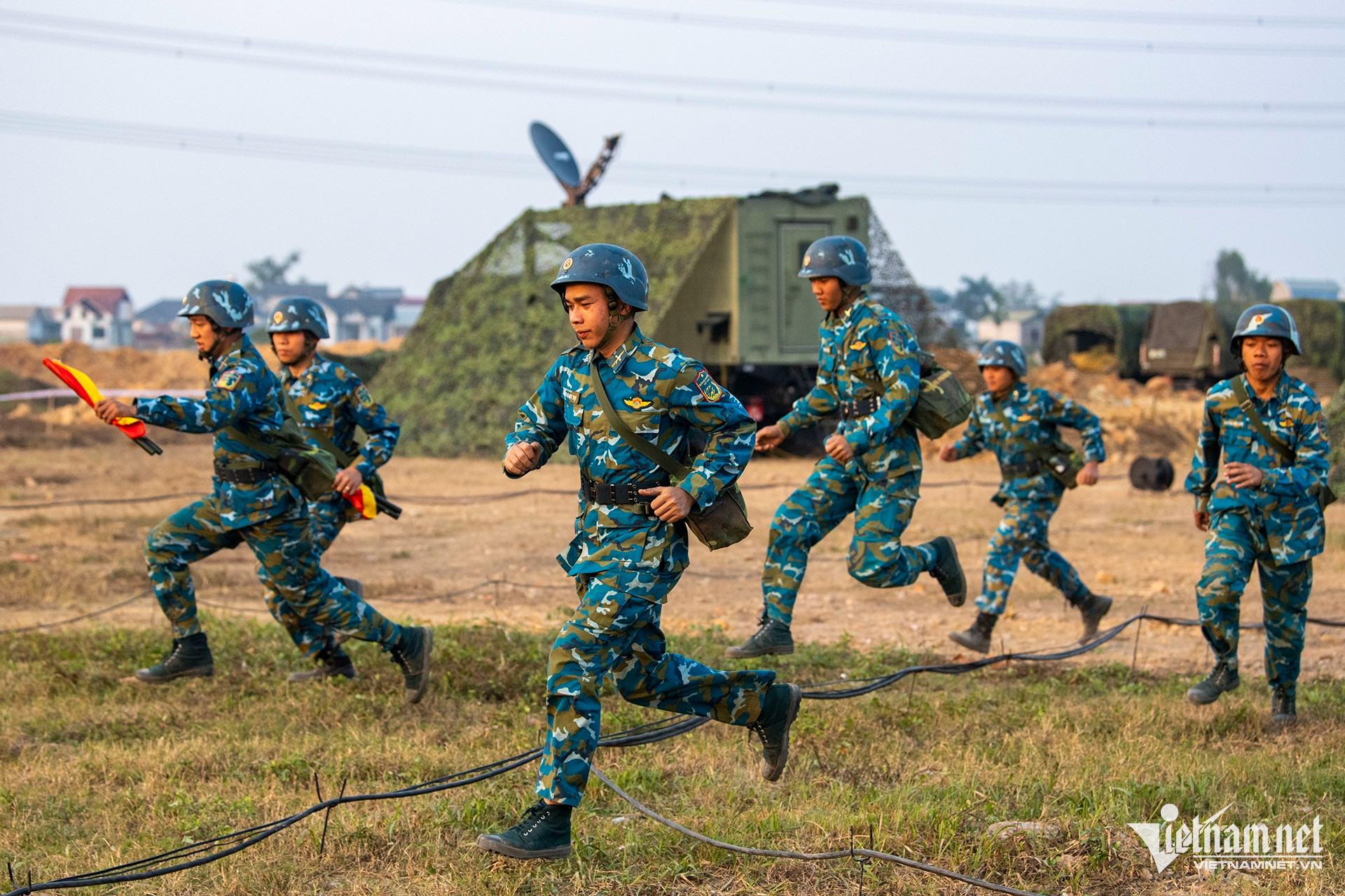 Pháo phòng không sẵn sàng chiến đấu bảo vệ đại hội đảng lần thứ 14 - Ảnh 8.