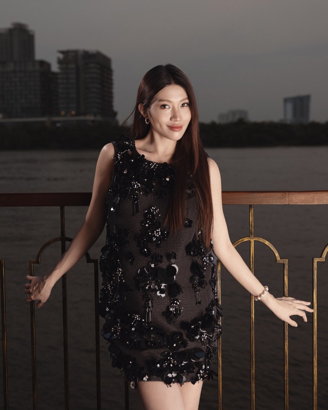 Lên đồ dự tiệc ngày cuối năm cùng 3 gam màu ai cũng mặc - Ảnh 4.