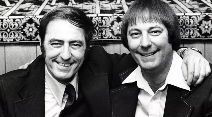 Bị chia cắt 39 năm từ lúc lọt lòng, cặp song sinh sống cuộc đời giống nhau đến lạ lùng- Ảnh 2.