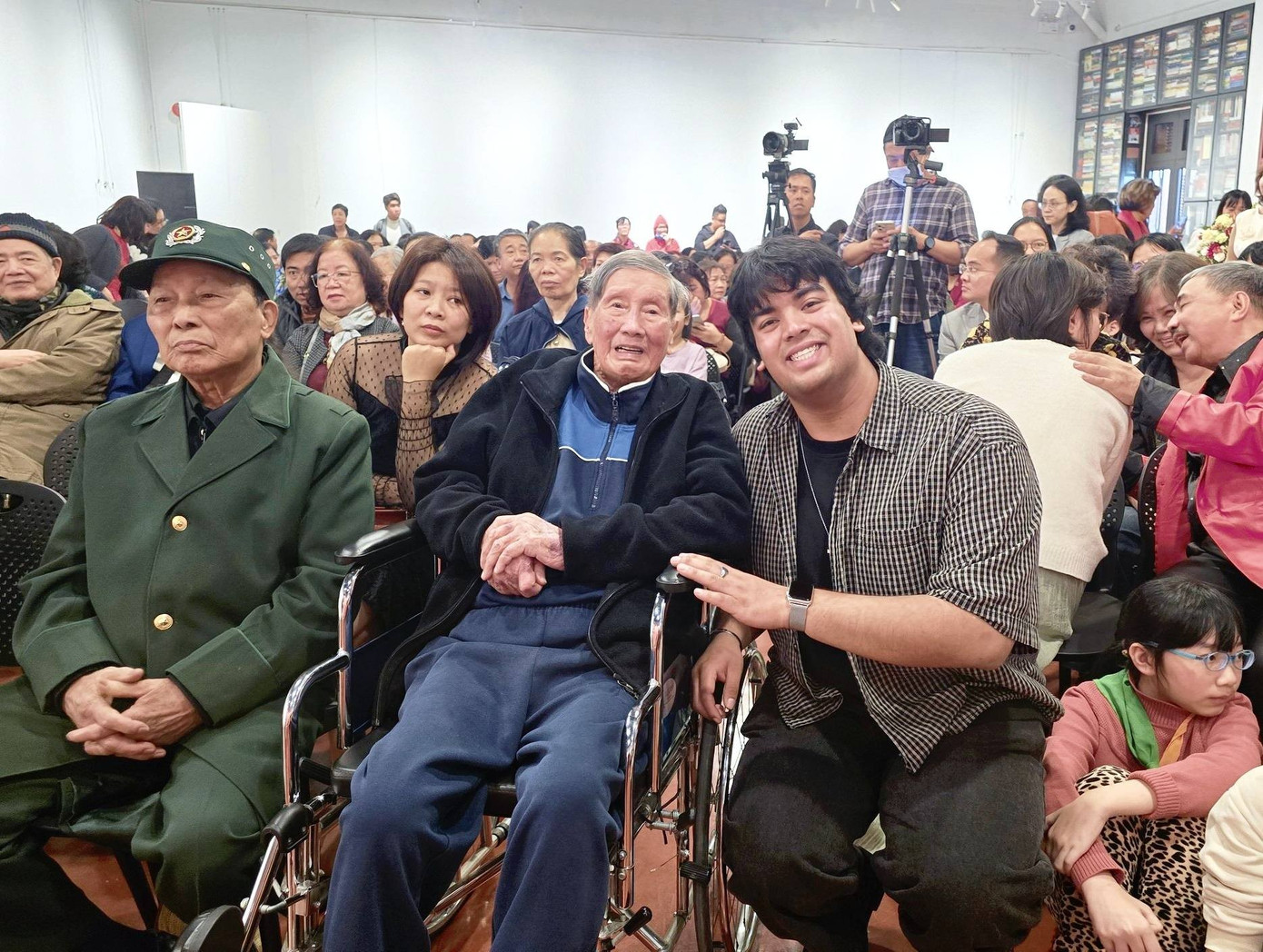 Nhạc sĩ Phạm Tuyên bước sang tuổi 97 gần như không thể nói, chỉ giao tiếp bằng mắt- Ảnh 4.