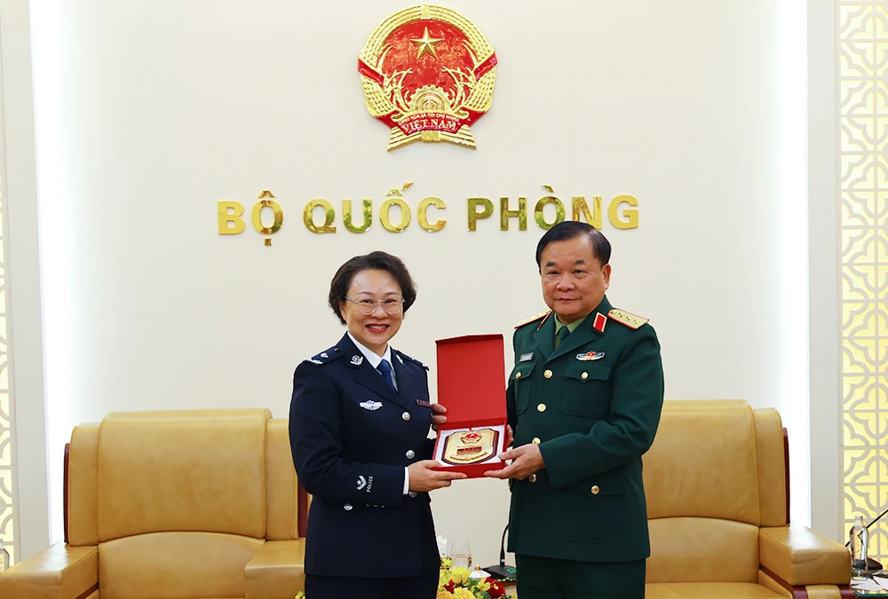 thuong-tuong-hoang-xuan-chien-tiep-tham-tan-canh-vu-trung-quoc.jpg.crdownload