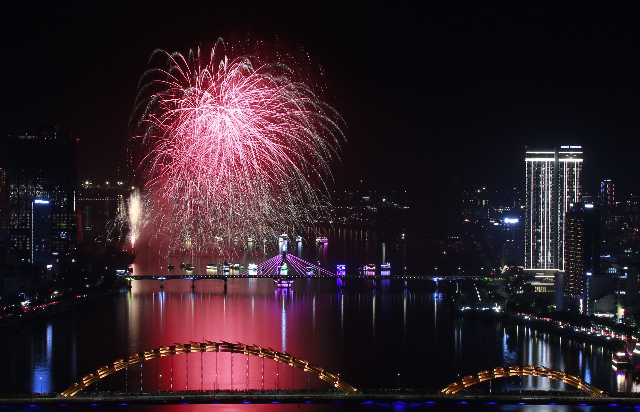 Chung kết DIFF 2025: Trung Quốc vô địch, pháo hoa Việt Nam chinh phục khán giả - Ảnh 3.