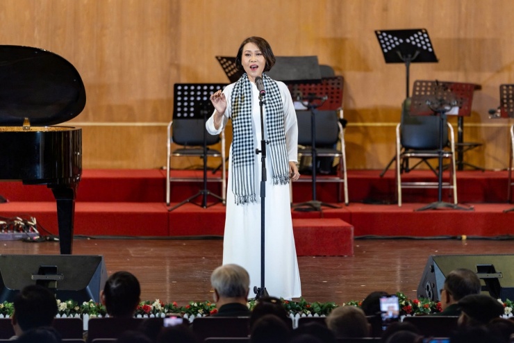 NSƯT Thu Giang góp giọng trong các tác phẩm kinh điển của cha. 