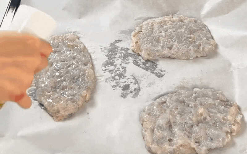 Xúc xích chiên xưa rồi, giới trẻ đang 