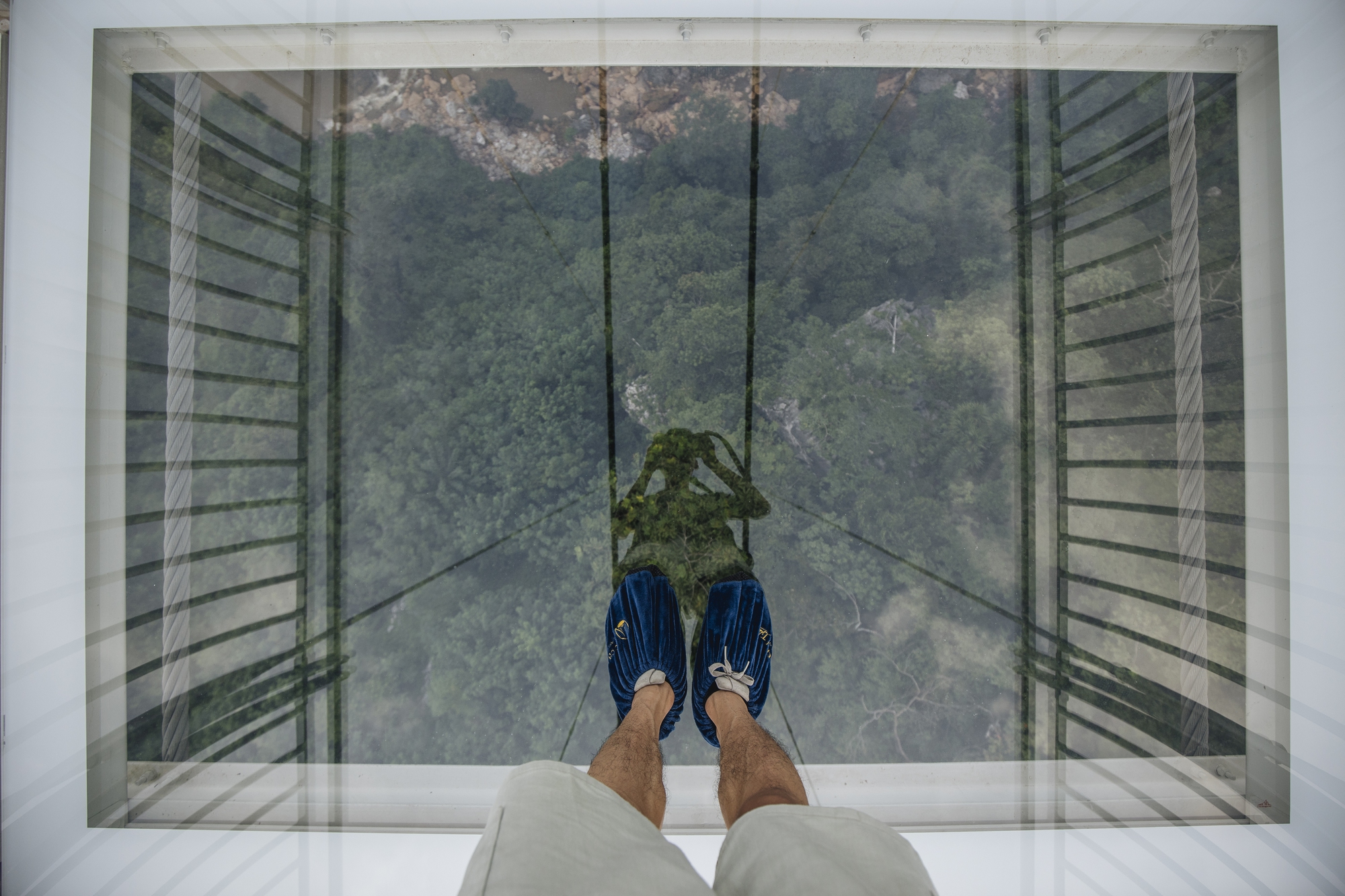 Việt Nam chính thức soán ngôi Trung Quốc để sở hữu cầu kính dài nhất thế giới khiến truyền thông quốc tế kinh ngạc- Ảnh 9.