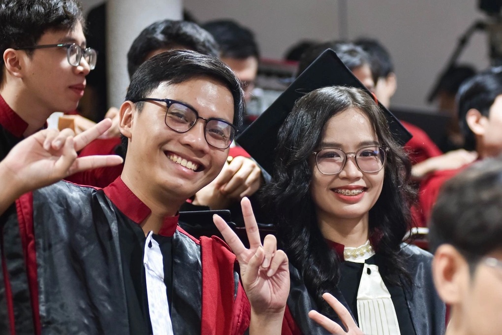 Trường đại học yêu cầu sinh viên không được chụp màn hình nhóm chat nội bộ - 2