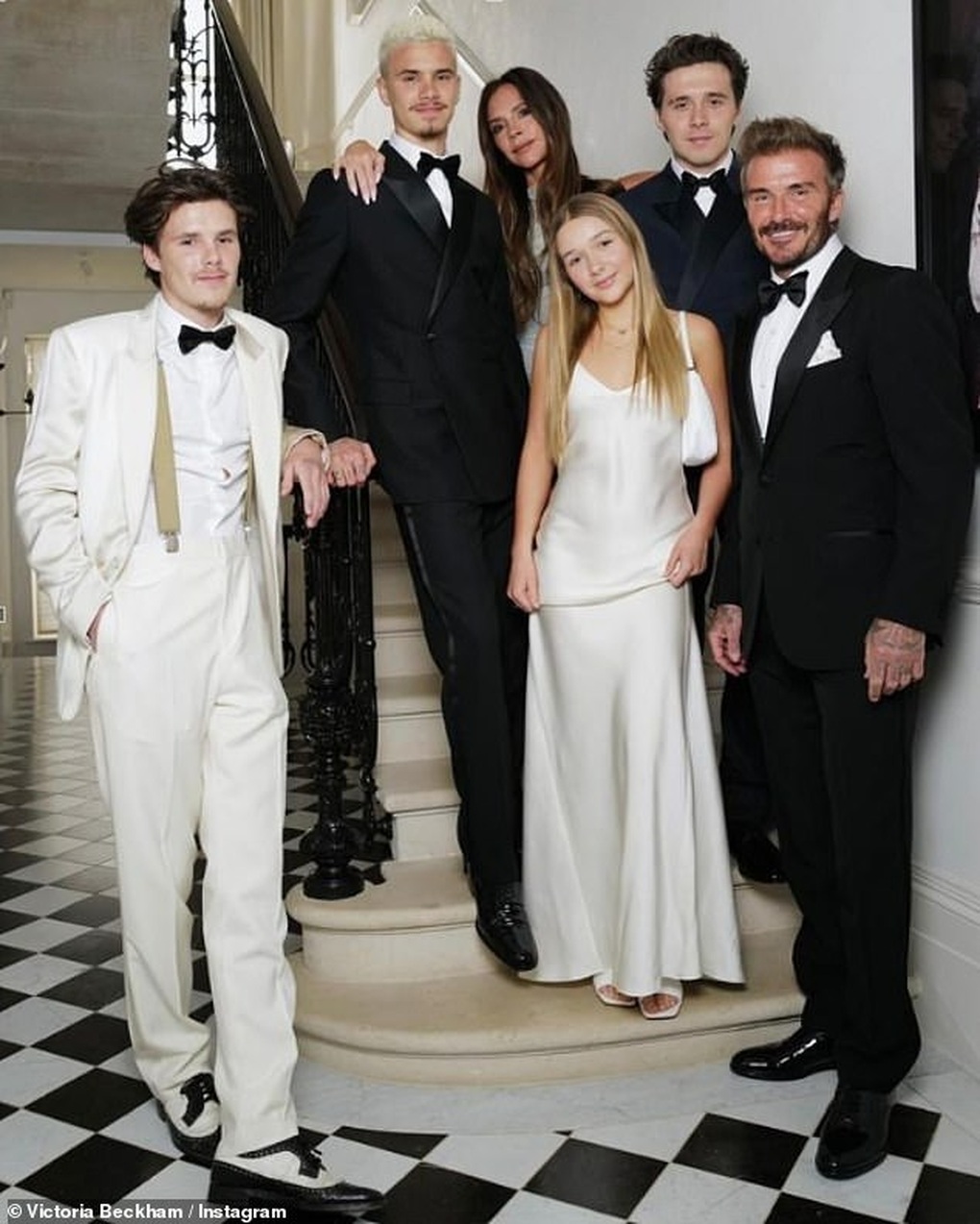 Tranh cãi đúng sai việc con trai cả nhà Beckham tuyệt tình với cha mẹ - 2