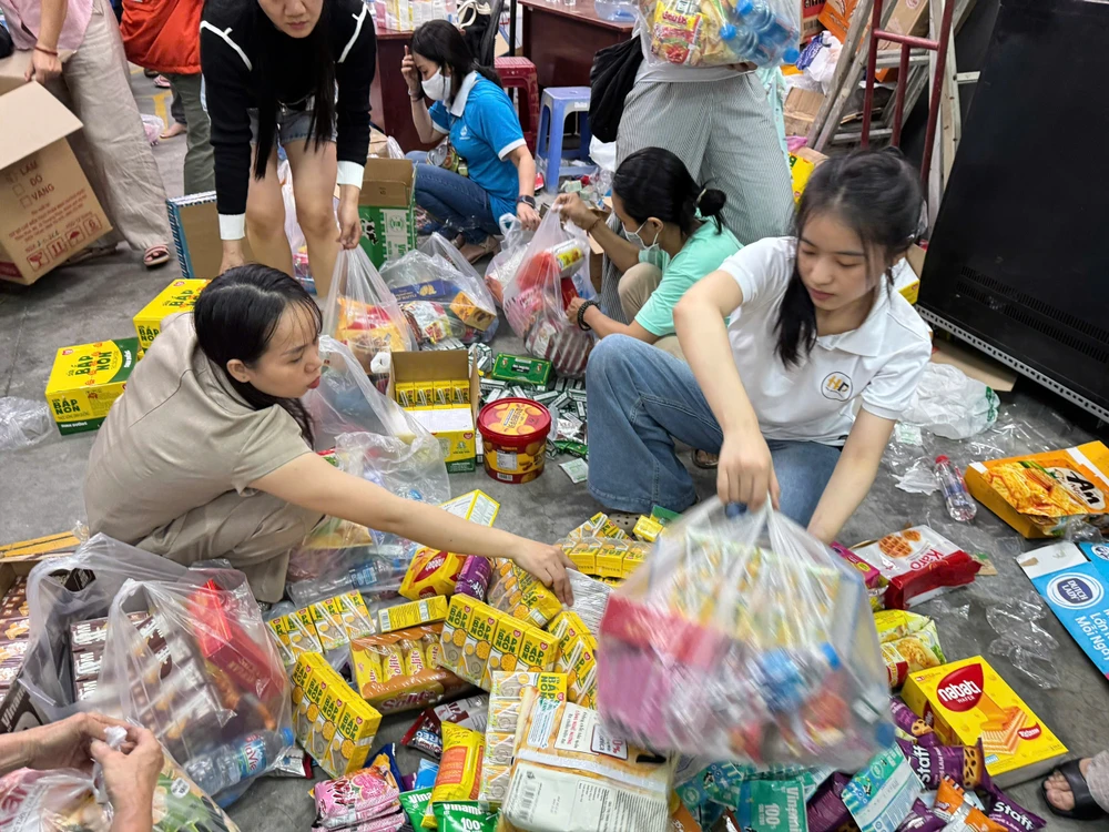 Ủy ban MTTQ Việt Nam TP.HCM sẽ trích 210 tỉ đồng để chăm lo tết Tết Nguyên đán Bính Ngọ 2026-mien-trung-4.jpg